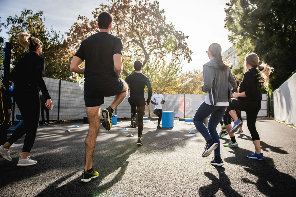 Clase de fitness consciente en Momentum Natura para mejorar el bienestar físico y mental.